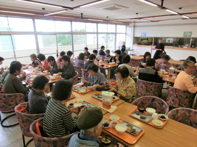 △とりたんキッチン（学生食堂）にて昼食