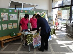 図書館なぞときスタンプラリーの様子