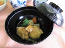 「鶏肉の治部煮と根菜の炊き合せ」