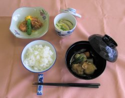 「鮭のおかき揚げ」 「鶏肉の治部煮と根菜の炊き合せ」 「南禅寺蒸し」