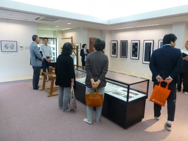 △鳥取短期大学絣美術館・絣研究室の見学