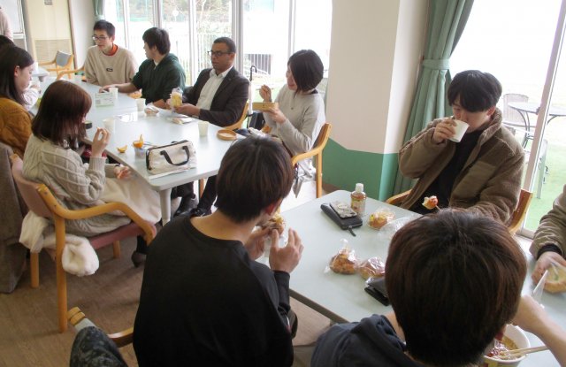 △お昼ご飯を食べながら、英会話を楽しみました