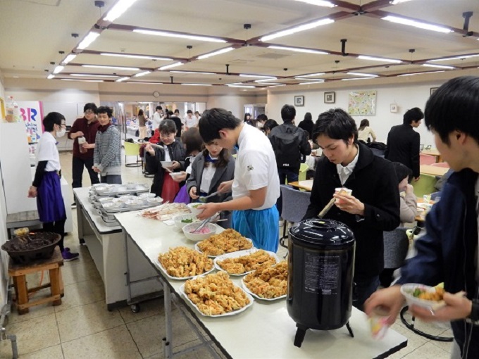 △ライブを聞きながらおそばを食べました！