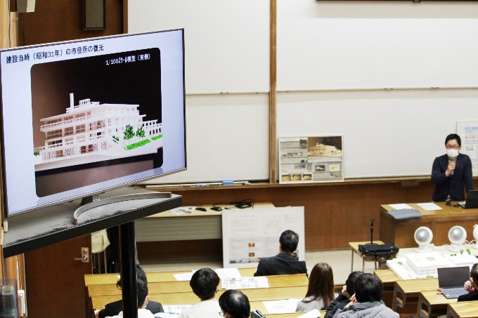 △有名建築家の建築物の歴史をたどった「倉吉市役所存在意義の再発見」の発表