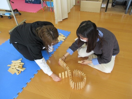 板積み木で遊びました