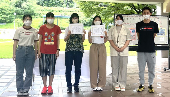 △受賞者と学友会メンバー