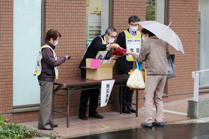 防災本部へ安否確認の報告を行いました