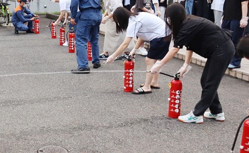 ▲水消火器を使用して消火！