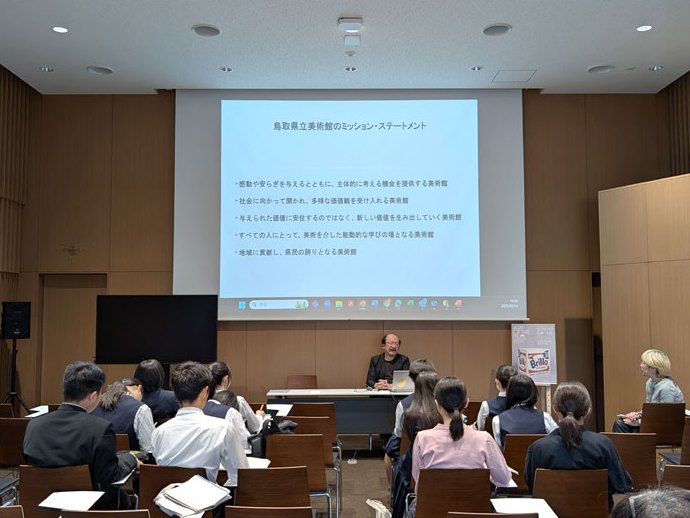 ▲鳥取県立美術館　尾崎信一郎館長による講義