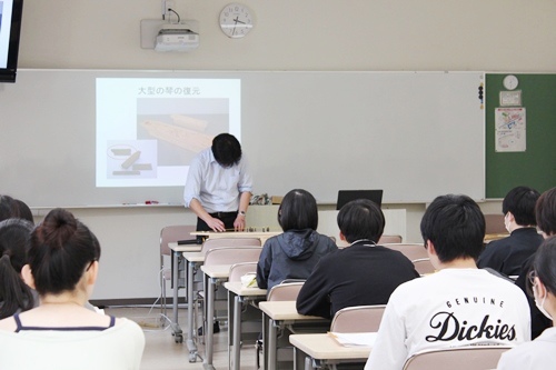 復元琴の演奏の様子