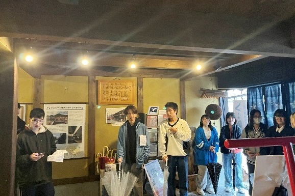 交流会での自己紹介の様子