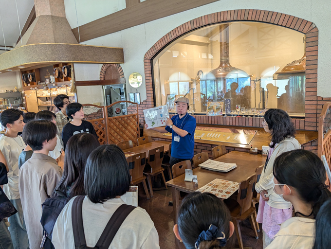 ▲大山Ｇビールの製造方法を学ぶ