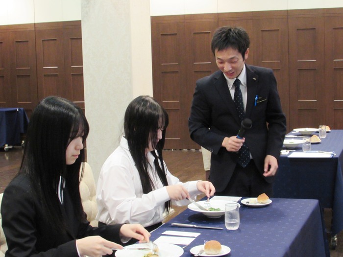 ▲所作について、丁寧にご指導いただきました。