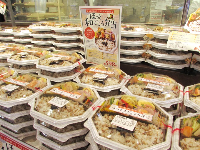 開店時たくさん並んでいたお弁当は、お昼ごろには完売しました！