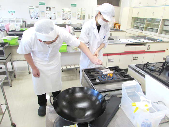 ▲鰆の叩きに挑戦中！