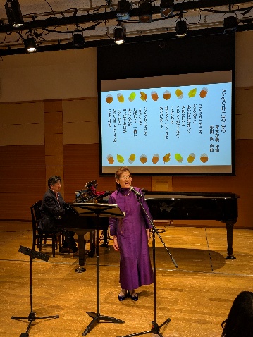 △「どんぐりころころ」子どもも大人も楽しく歌いました