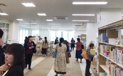 鳥取看護大学・鳥取短期大学付属図書館「別館」および鳥取短期大学附属こども園「えほんの部屋」を来学者が視察しました