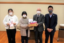 JA鳥取県中央会様、鳥取県生活協同組合様より、学生にお米やレトルト食品をいただきました！