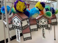 「くらすけくん」ペーパークラフトを倉吉駅に展示しました