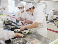 プロから学ぶ「日本料理」の実習をしました