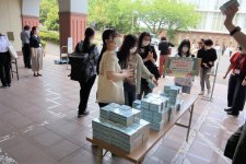 学生応援企画　化粧品（オールインワンジェル）の無料提供を実施しました！