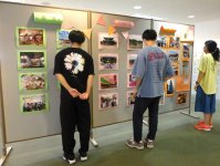 「夏季・春季海外研修写真展」を開催しています