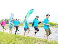 「星空舞」田植え体験にチャレンジしました