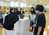 鳥取県立博物館主催 「学校＆地域でアート『コレクション宅配便』」を開催しました