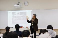 司書課程特別講演「図書館とわたし」を開催しました