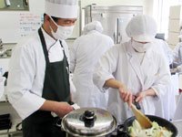 プロから学ぶ「西洋料理」の実習を実施しました