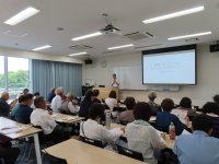 宝木地区ふれあいのまちづくり運営委員のみなさんが大学見学に来られました